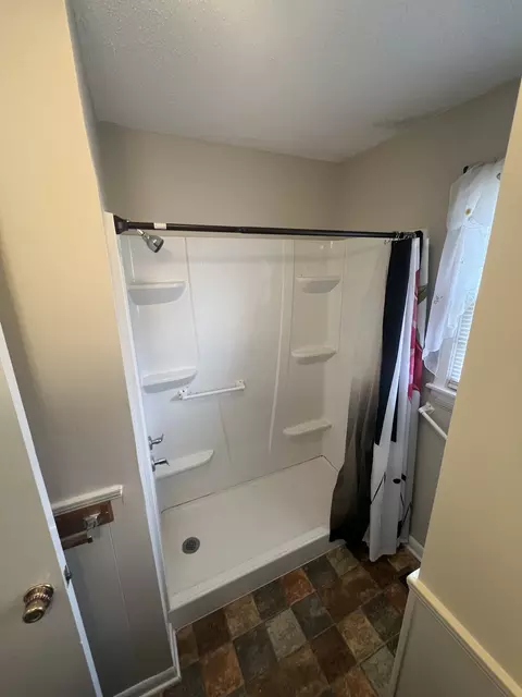 Bath - 220 Apache Cir, Pulaski, TN 38478 photo 1 of 2