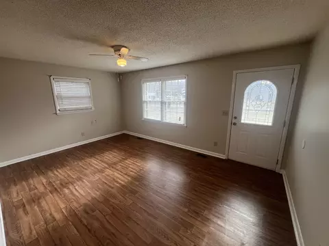 Living - 220 Apache Cir, Pulaski, TN 38478 photo 3 of 3