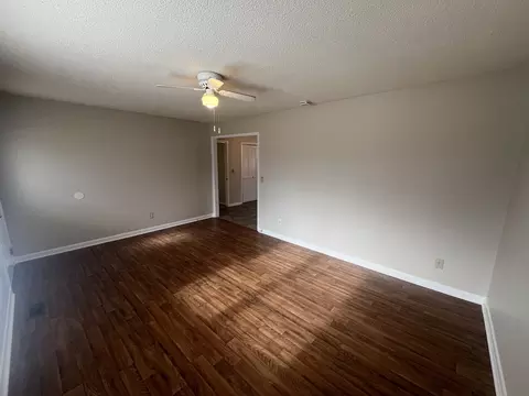 Living - 220 Apache Cir, Pulaski, TN 38478 photo 2 of 3