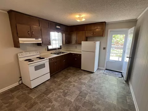 Kitchen - 220 Apache Cir, Pulaski, TN 38478 photo 2 of 2