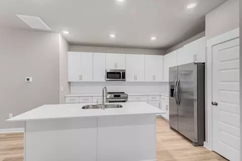 Kitchen - 4510 Ropha Ct, Murfreesboro, TN 37128 photo 4 of 5