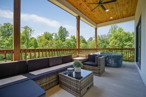 Exterior - 250 Dyer Ridge Rd, Baxter, TN 38544 photo 4 of 15