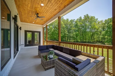 Exterior - 250 Dyer Ridge Rd, Baxter, TN 38544 photo 6 of 15