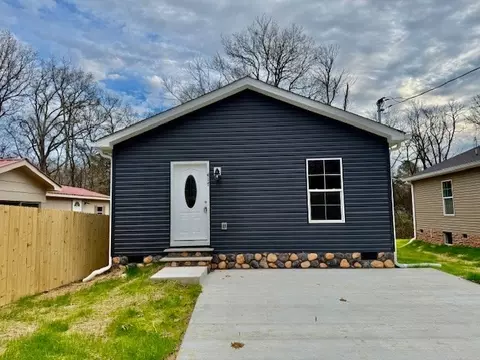 417 W Waggoner St, Tullahoma, TN 37388