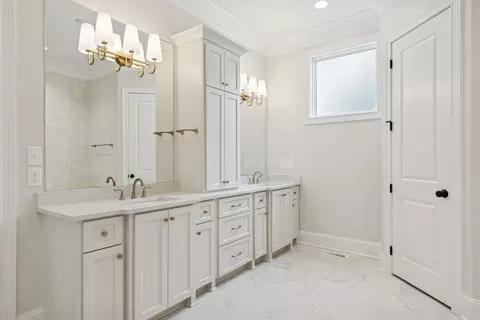 Bath - 4030 Forestside Dr, Franklin, TN 37064 photo 3 of 9
