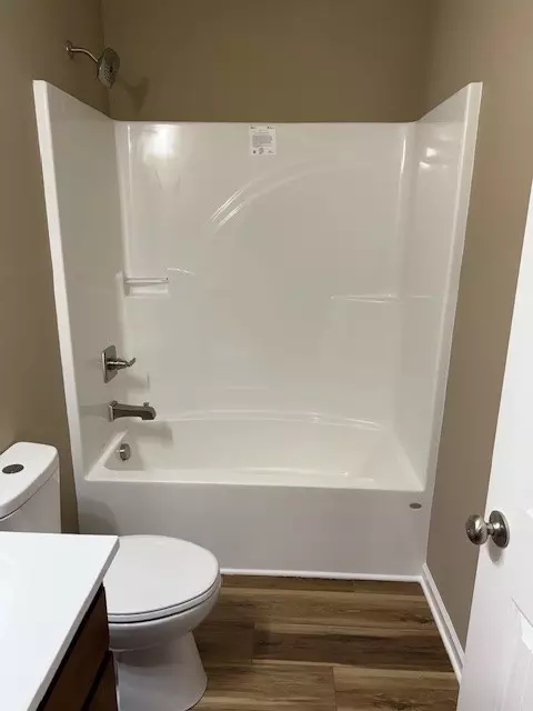 Bath - 206 Hotel St, Decherd, TN 37324 photo 2 of 3