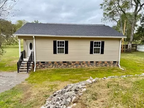 Exterior - 206 Hotel St, Decherd, TN 37324 photo 2 of 4