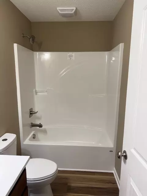 Bath - 206 Hotel St, Decherd, TN 37324 photo 3 of 3