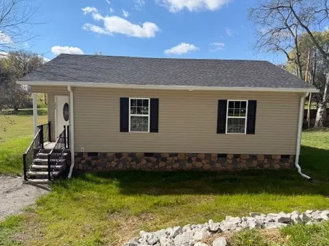 Exterior - 206 Hotel St, Decherd, TN 37324 photo 4 of 4