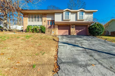 909 Spurling Dr, Hixson, TN 37343