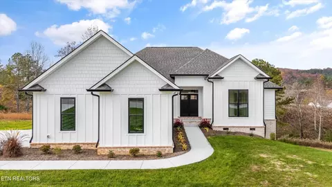 717 Twin Lakes Dr, Loudon, TN 37774