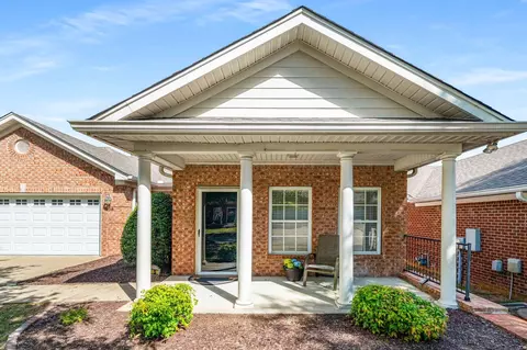 215 Wrennewood Ln, Franklin, TN 37064