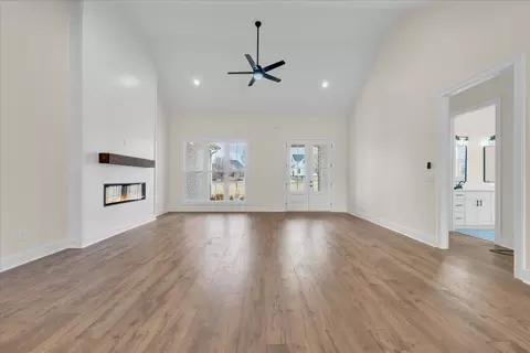 Living - 83 Hickory Grove Dr, Morrison, TN 37357 photo 5 of 6
