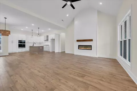 Living - 83 Hickory Grove Dr, Morrison, TN 37357 photo 2 of 6