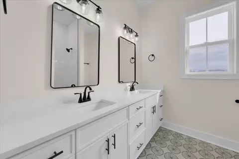Bath - 83 Hickory Grove Dr, Morrison, TN 37357 photo 6 of 8