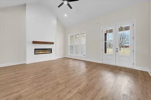 Living - 83 Hickory Grove Dr, Morrison, TN 37357 photo 4 of 6