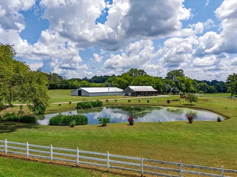 54 Warden Rd, Fayetteville, TN 37334