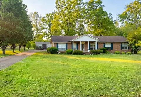 516 Callahan Dr, New Johnsonville, TN 37134