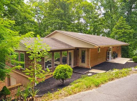 125 Dogwood Dr, Livingston, TN 38570