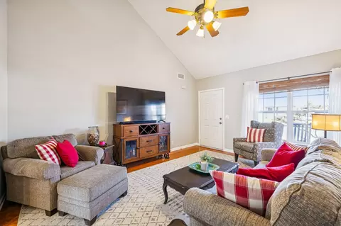Living - 3309 Risen Star Dr, Murfreesboro, TN 37128 photo 3 of 3