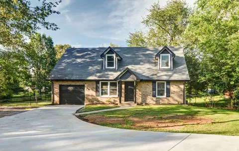 240 Maplewood Dr, Clarksville, TN 37042
