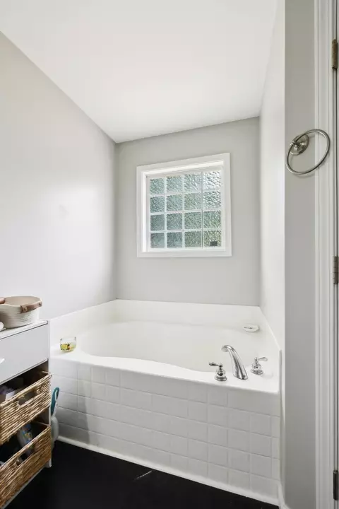 Bath - 108 Braley Ct, Murfreesboro, TN 37129 photo 3 of 4