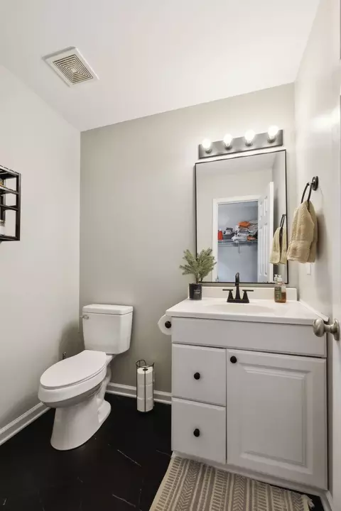 Bath - 108 Braley Ct, Murfreesboro, TN 37129 photo 1 of 4