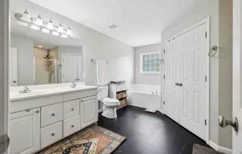Bath - 108 Braley Ct, Murfreesboro, TN 37129 photo 2 of 4