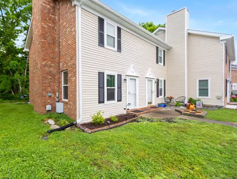 290 Donna Dr #E, Hendersonville, TN 37075