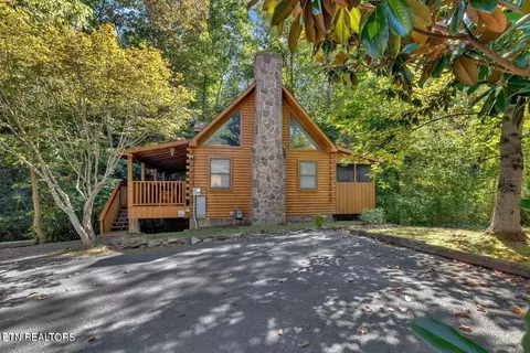 750 Kings Hills Blvd, Pigeon Forge, TN 37863