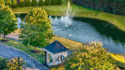8665 Seven Lakes Dr, Ooltewah, TN 37363