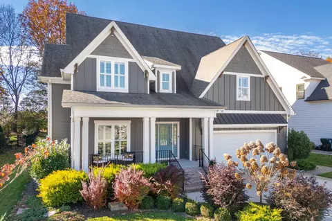 9230 White Ash Dr, Ooltewah, TN 37363