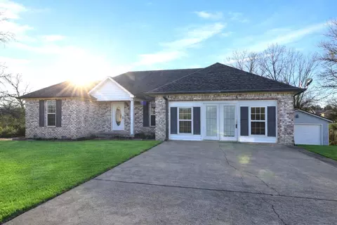 101 Hedgewood Dr, Lexington, TN 38351