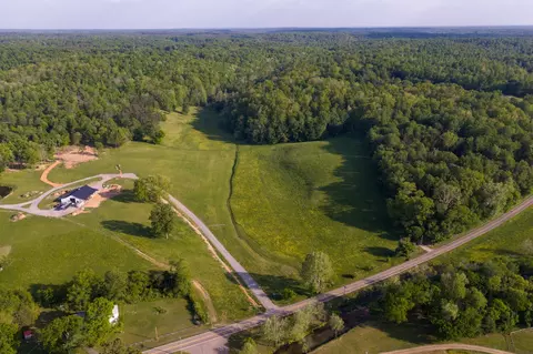 1 Pinewood Rd, Nunnelly, TN 37137