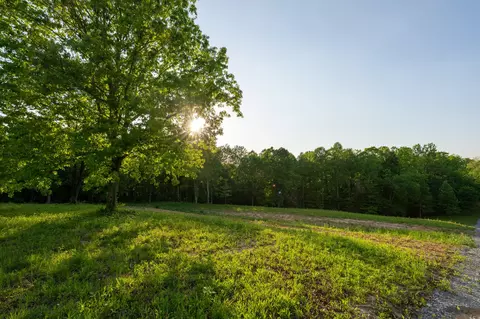 5 Pinewood Rd, Nunnelly, TN 37137