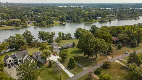 135 Bay Dr, Hendersonville, TN 37075