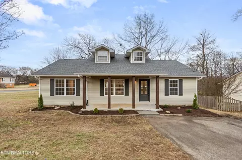 805 Farnsworth Ct, Strawberry Plains, TN 37871