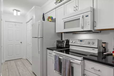 Kitchen - 815 Highway 70 E, Dickson, TN 37055 photo 2 of 4