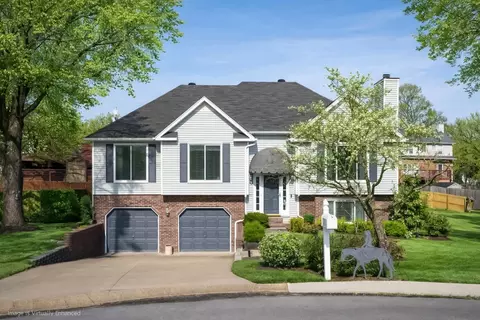 301 Oakwood Cv, La Vergne, TN 37086