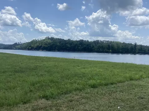 1627 Hardin Bottom River Rd, Clifton, TN 38425