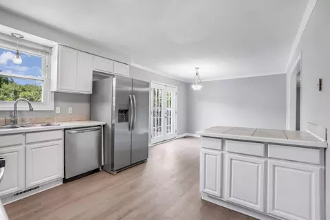 102 Winston Ct, Clarksville, TN 37042
