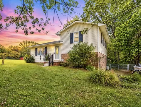 652 Old Florence Pulaski Rd, Leoma, TN 38468