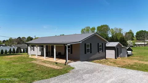 1712 Old Oak Grove Rd, Dandridge, TN 37725