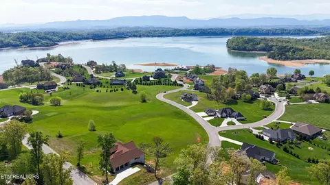 33 Majestic Cir, Dandridge, TN 37725