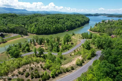 10 Stone Cove Way, Dandridge, TN 37725