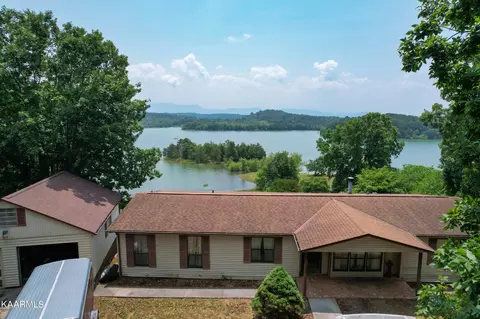 1440 Martha Dandridge Cir, Dandridge, TN 37725