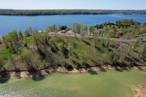 47 Stone Harbor Dr, Dandridge, TN 37725