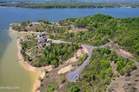 32 Stoneview Dr, Dandridge, TN 37725
