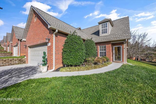 560 Meadow Walk Ln, Lenoir City, TN 37772