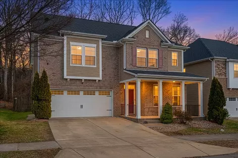 1941 Stonewater Dr, Hermitage, TN 37076